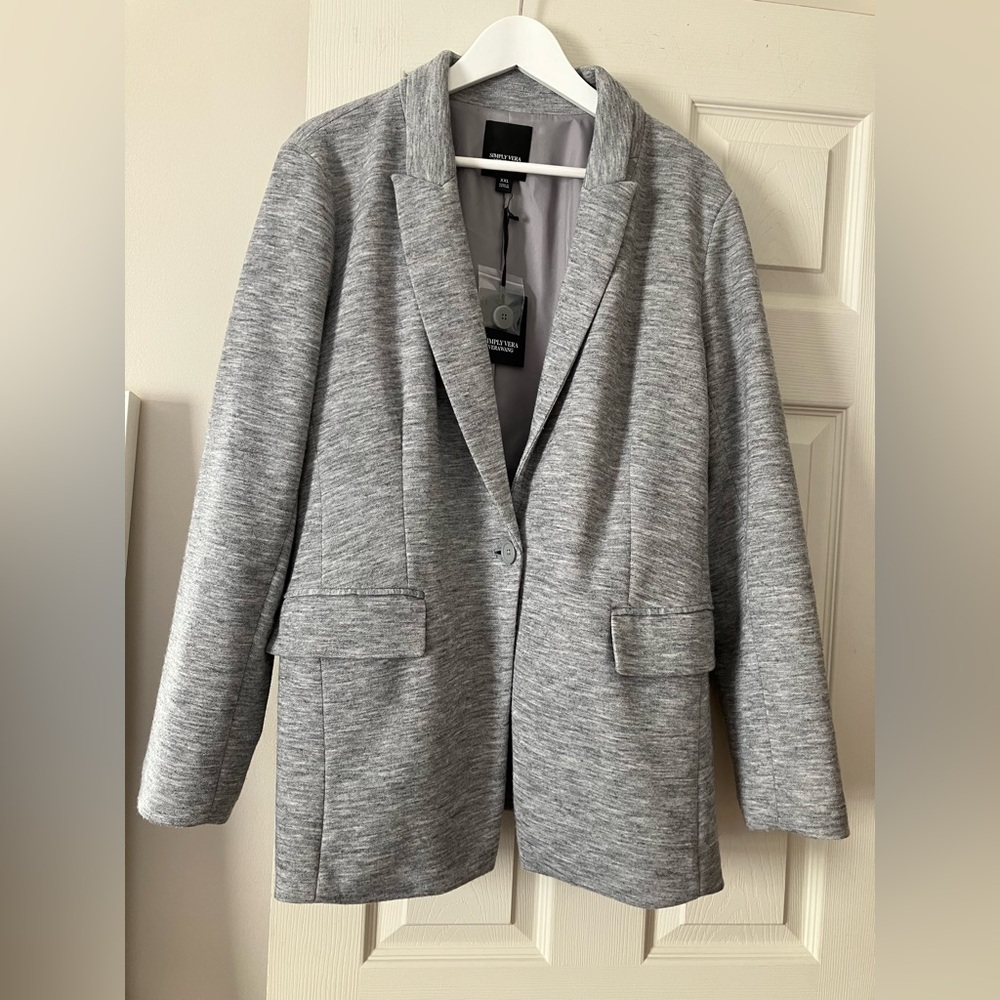 Vera Wang casual blazer in gray color, brand new with the tags size XXL.